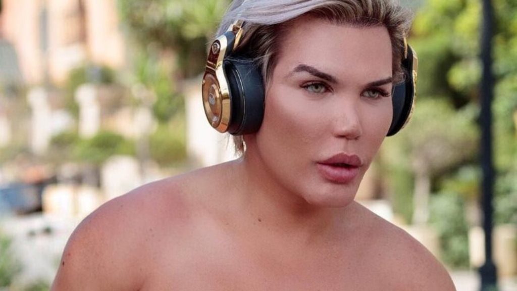 Manusia Boneka Ken Nekat Potong 4 Tulang Iga Alasannya Bikin Tercengang