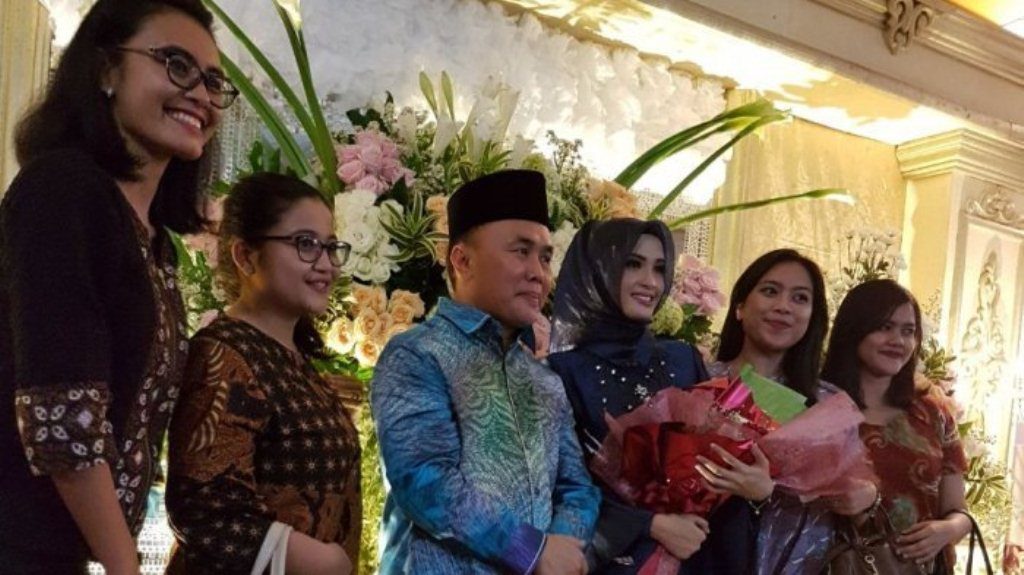 Temukan Pengganti Ussy Sulistiawaty Gubernur Kalimantan Tengah Lamar Gadis Cantik Asal Semarang