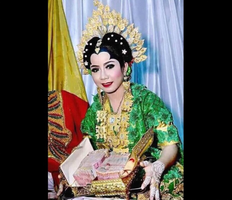 VIRAL Gadis Lulusan SD Dipersunting Pemuda Kampung dengan Uang Mahar Ratusan Juta, Ternyata Dia… VIRAL Gadis Lulusan SD Dipersunting Pemuda Kampung dengan Uang Mahar Ratusan Juta Ternyata Dia...