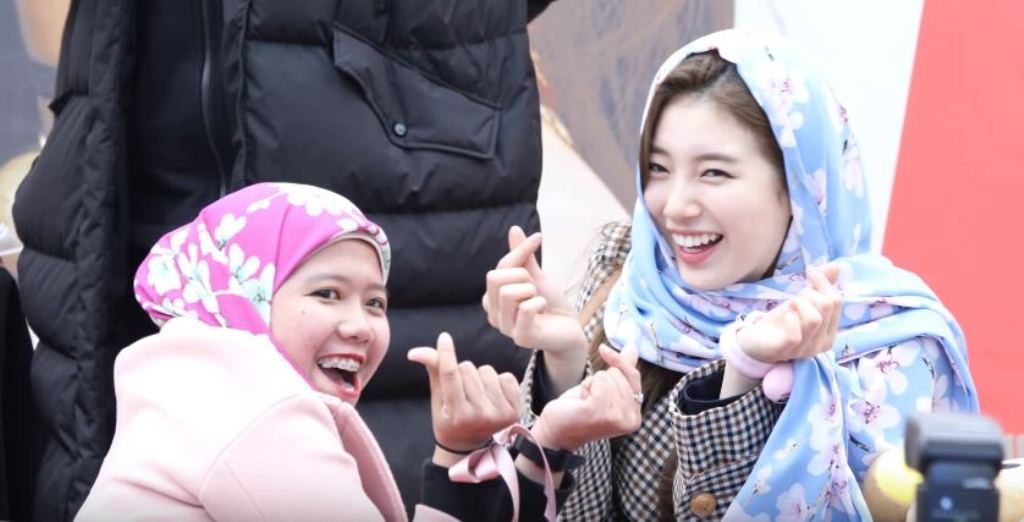 Artis Korea Suzy Bae Pakai Kerudung dari Indonesia Fotonya Viral