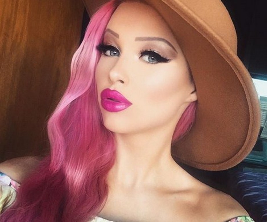 Demi Wujudkan Obsesi Jadi Barbie Hidup Gadis Ini Habiskan Uang 20 Juta Perbulan Milik Ibunya