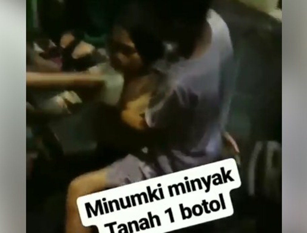 Dikira Air Es, Bocah Perempuan Ini Minum Minyak Tanah Sebotol Dikira Air Es Bocah Perempuan Ini Minum Minyak Tanah Sebotol