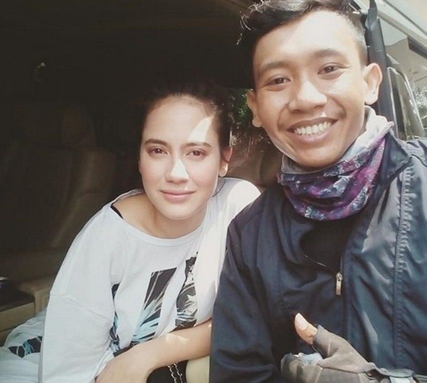 Driver Ojek Online Ini Girang Dapat Orderan Dari Pevita Pearce Wah Menang Banyak Nih