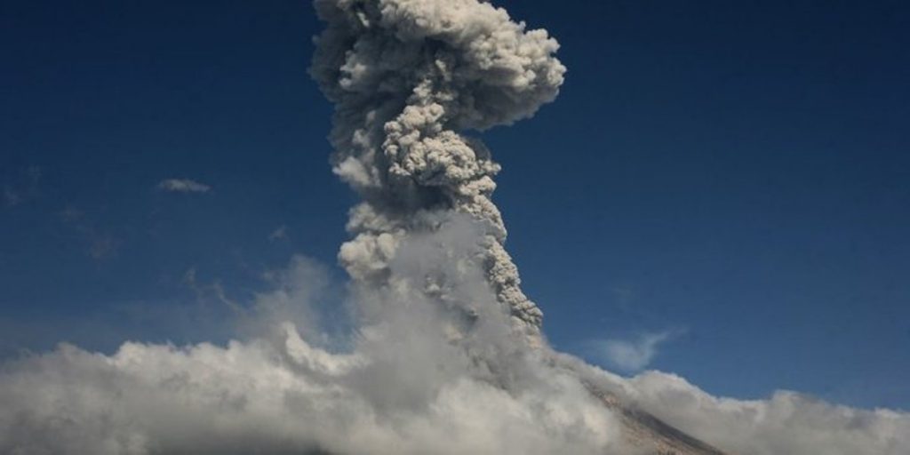 Gunung Sinabung Meletus Tadi Pagi