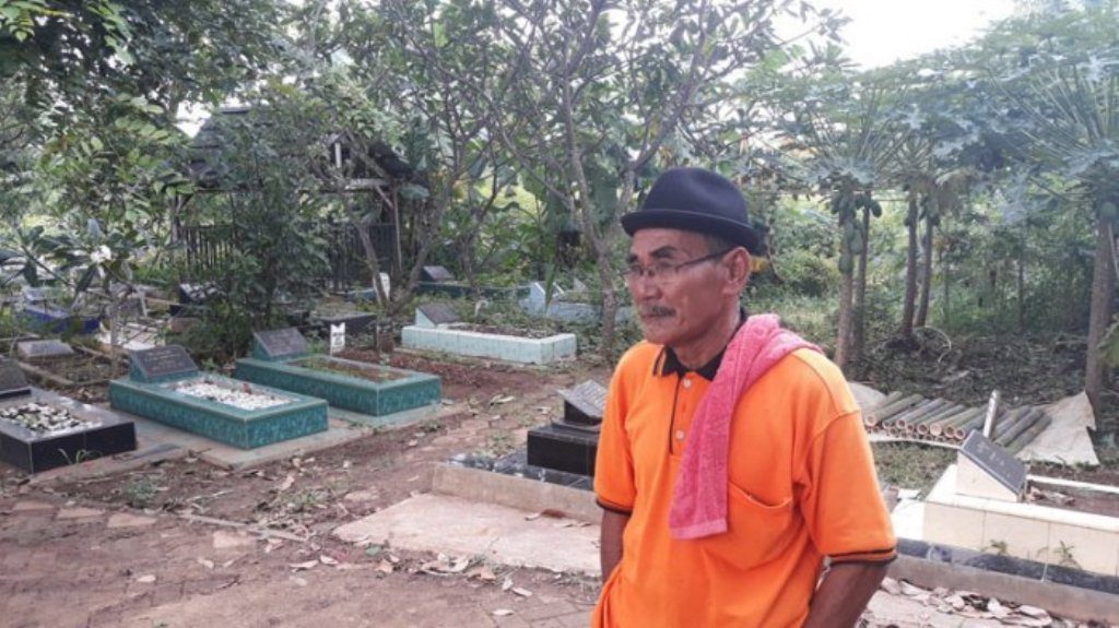 Heboh Pembunuhan Satu Keluarga di Tangerang Penjaga Makam Mengaku Lihat Sosok Misterius Berkerudung Putih di Kuburan Korban