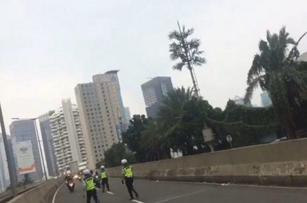 Kelakuan Nakal Pemotor di Jalan Layang Casablanca Ini Bikin Emosi