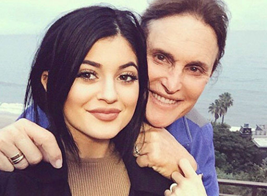 Lahirkan Anak Pertama Kylie Jenner Dihadiahi Operasi Plastik Rp 65 Jutaan Oleh Caitlyn Jenner