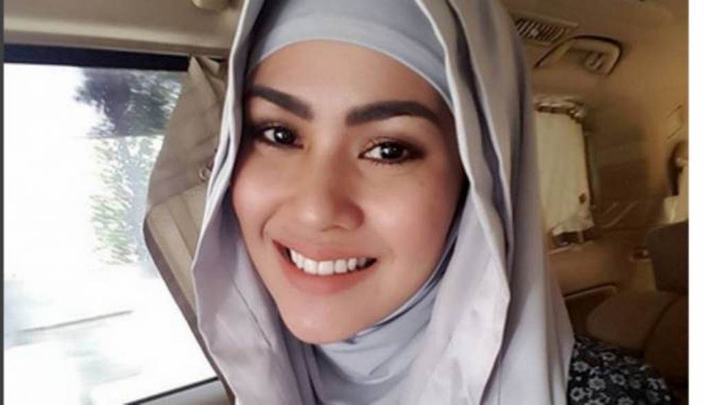 Mimpi Meninggal dan Dishalati Sang Mama Kartika Putri Putuskan Berhijab