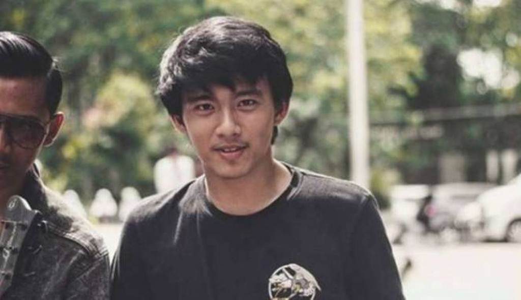 Perankan Akew di Dilan 1990 Ternyata Gusti Rayhan Adalah Putra Farhat Abbas yang Sempat Tak Diakui