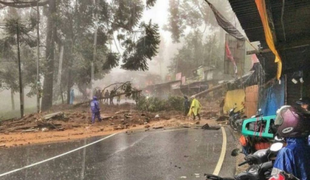 Puncak Longsor 4 Warga Riung Gunung Dinyatakan Hilang