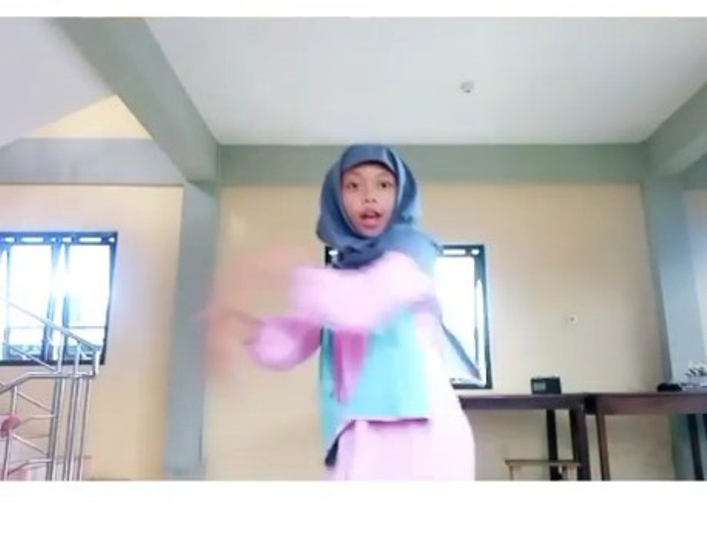 Unggah Video Joget Coki-Coki, Bocah Asal Jogja Ini Mendadak Terkenal Unggah Video Joget Coki Coki Bocah Asal Jogja Ini Mendadak Terkenal
