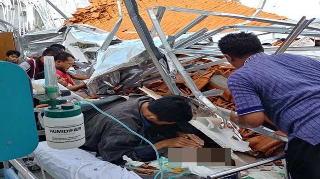 8 Orang Jadi Korban Atap Ruang Syaraf RSAL Surabaya Ambruk