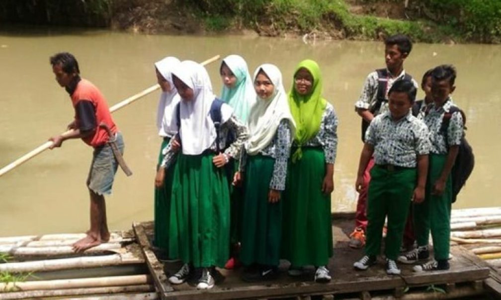 Demi Ini Bocah SD di Banjaranyar Ciamis Rela Bertaruh Nyawa