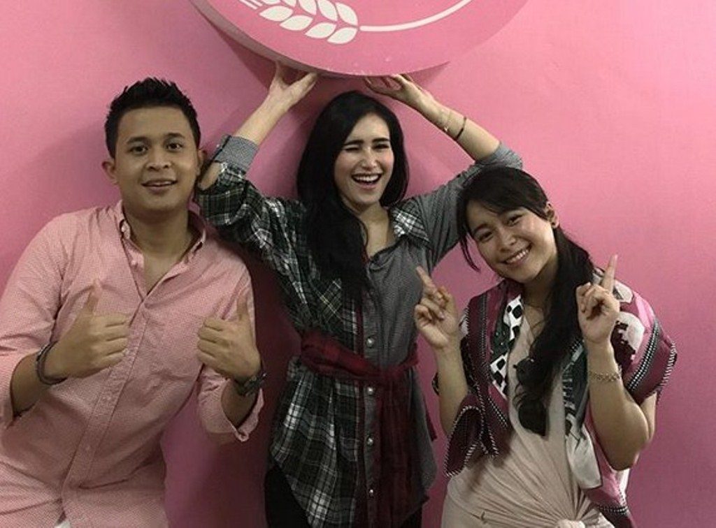 Heboh Kuenya Dituding Jamuran Ayu Ting Ting Malah Unggah Foto Ini di Instagram