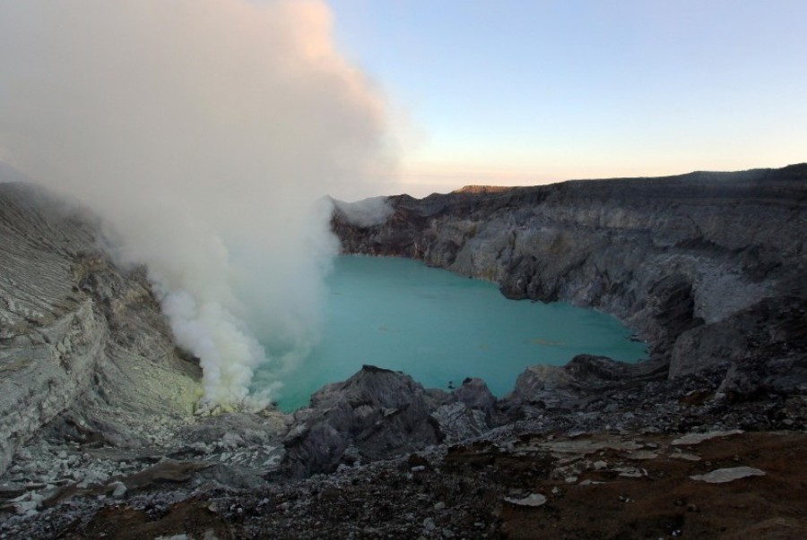 Kawah Gunung Ijen Keluarkan Gas Beracun Puluhan Warga Jadi Korban