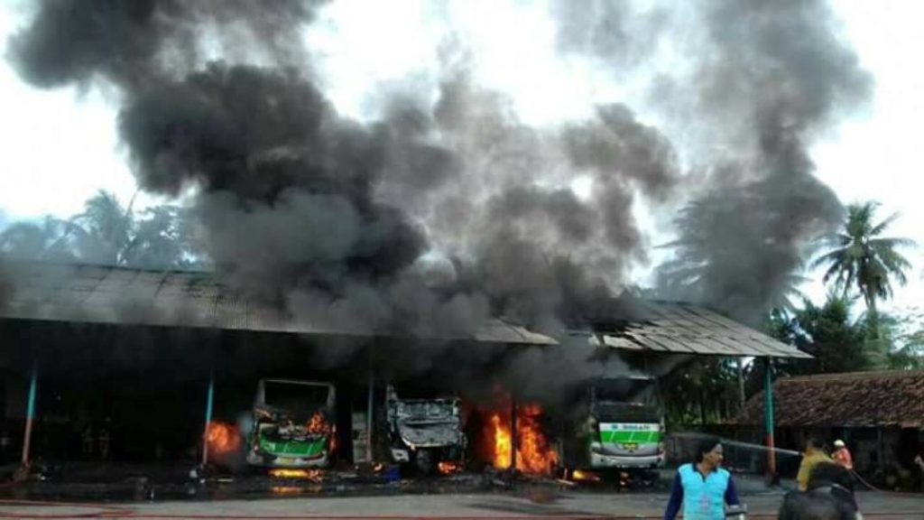 Kebakaran Pool Budiman Pangandaran Hanguskan 3 Bus dan 10 Motor Milik Karyawan Kerugian Miliaran