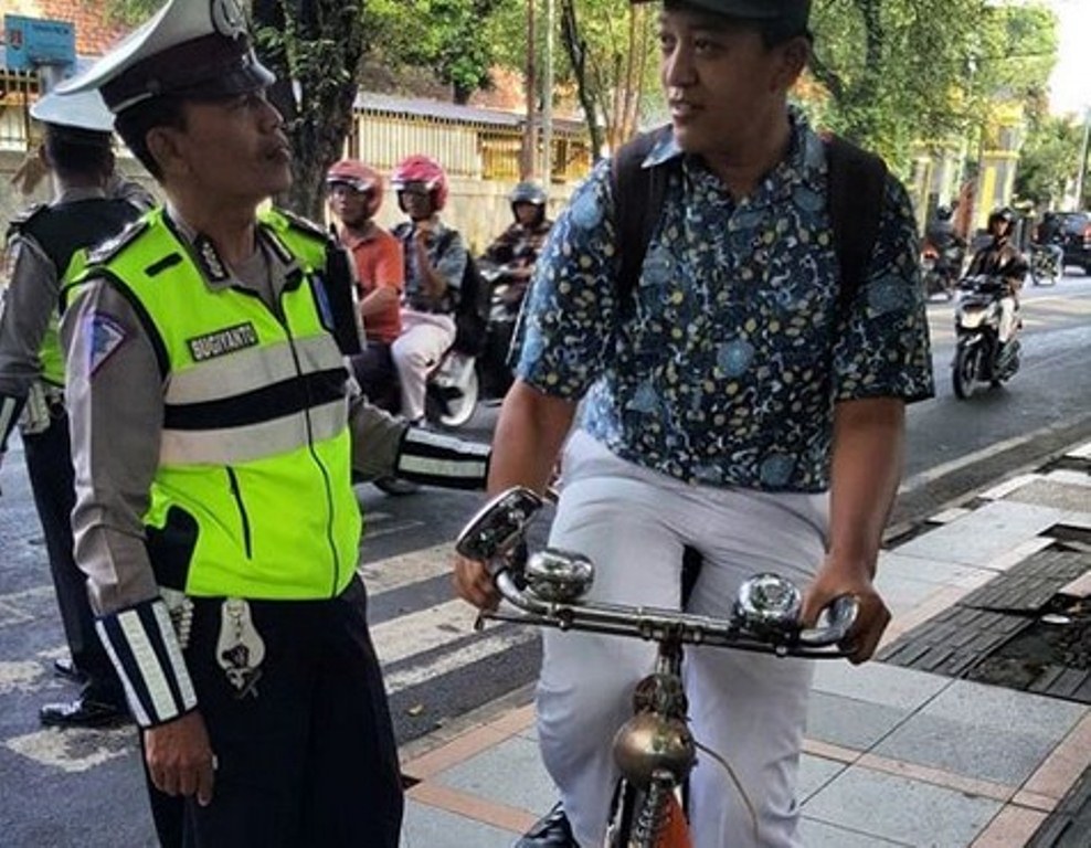 Naik Sepeda Tua ke Sekolah Aksi Pelajar SMK di Semarang ini Tuai Pujian