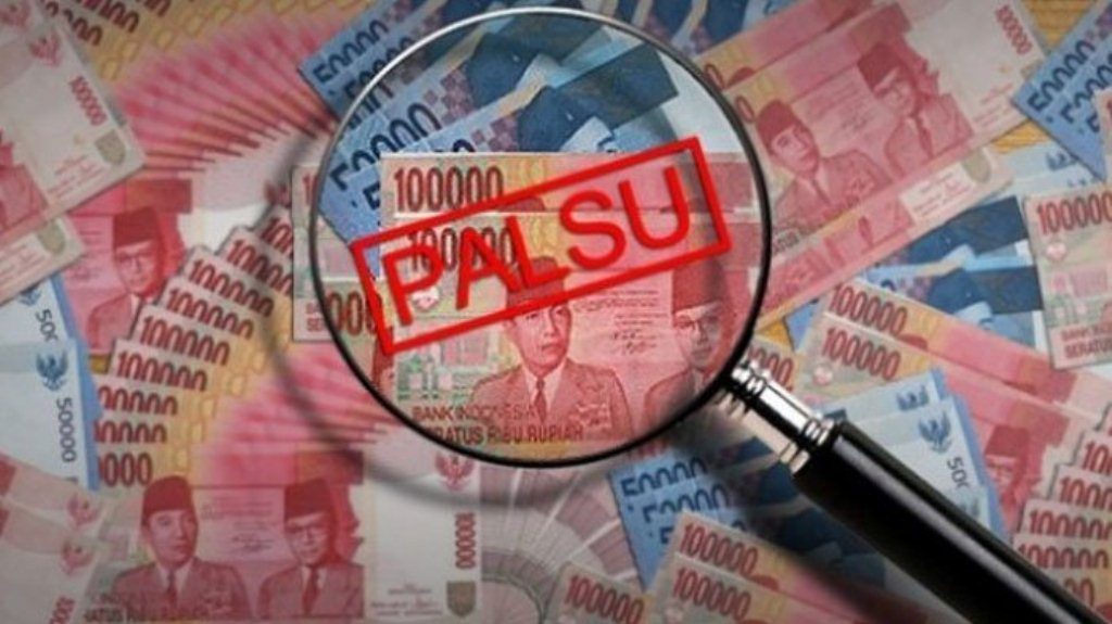 Niat Bayar Utang Pria ini Bawa Uang Mainan ke Bank Ternyata ini Faktanya