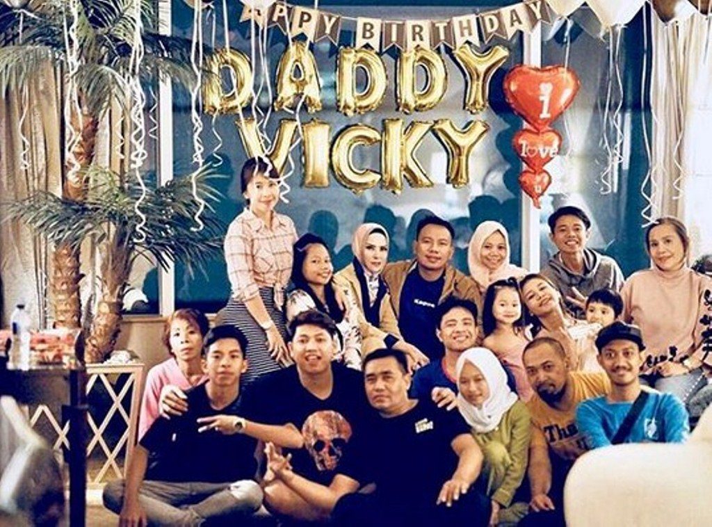 Bagi Bagi Kebahagian di Hari Ulang Tahun dengan Followers di Sosmed Vicky Prasetyo Justru Dibully Gara Gara 34 My Age Know