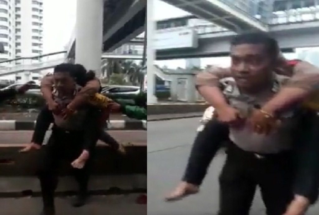 Beredar Video Polisi Gendong Emak Emak Driver Ojol yang Pingsan Setelah Demo Aksinya Viral