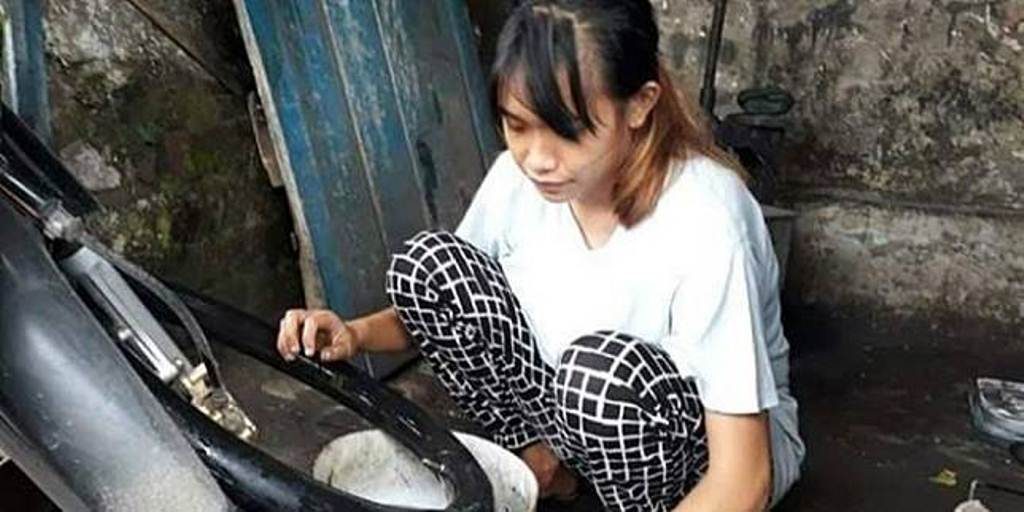 Berparas Cantik Gadis Tukang Tambal Ban di Garut Ini Viral di Media Sosial