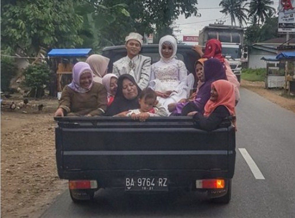 Bukan Kemewahan Pasangan Pengantin ini Buktikan Kesederhanaan Bisa Membuat Mereka Bahagia Fotonya Viral