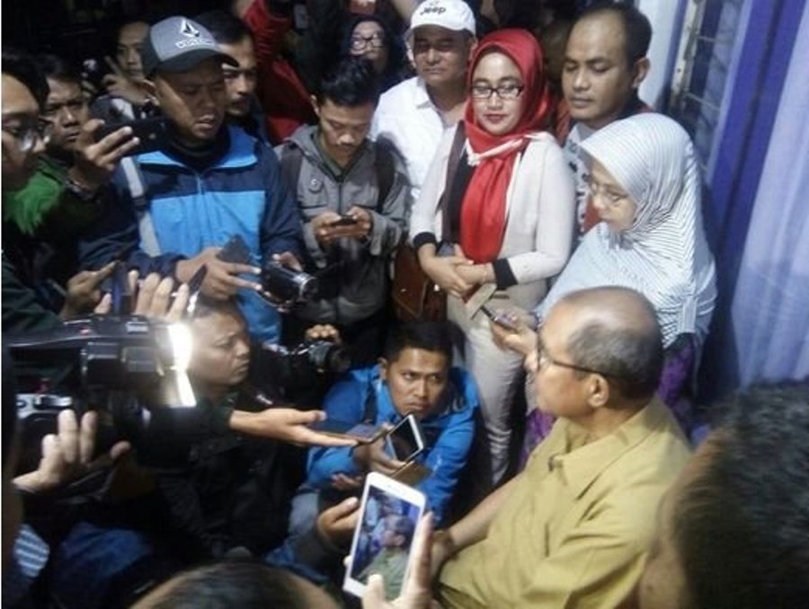 Didatangi KPK Bupati Bandung Barat Abubakar Ditangkap