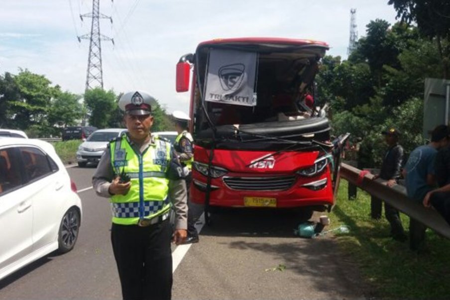 Dosen Itb Tewas Dalam Tabrakan Bus Pariwisata Dan Truk Tronton Di Tol Padaleunyi