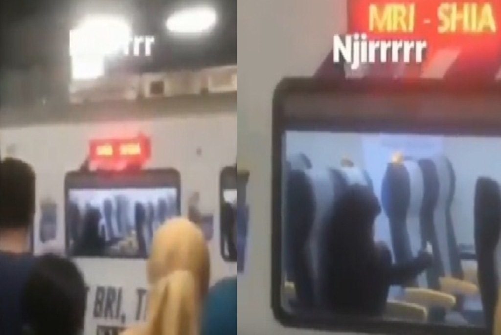 Keasyikan Selfie Dalam Kereta Wanita ini Tak Sadar Diliatin Orang Banyak Dari Luar Duh Malunya Itu Lho