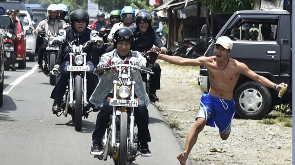 Lari Hampiri Presiden Jokowi Sambil telanjang Dada Pemuda Asal Sukabumi Ini Mendadak Terkenal Ini Pengakuannya
