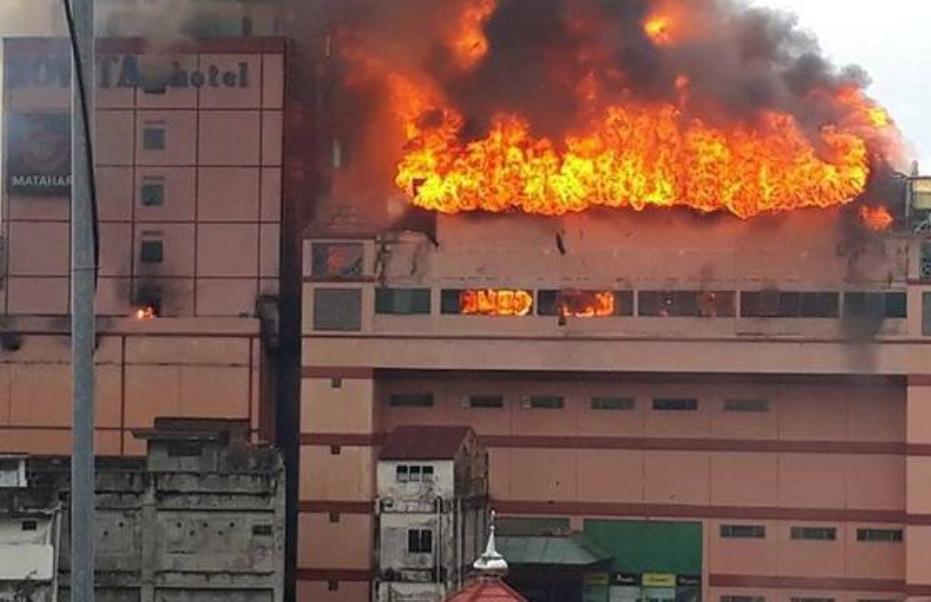 Pernah Heboh dengan Hiasan Natal Berlafaz Allah Novita Hotel Terbakar