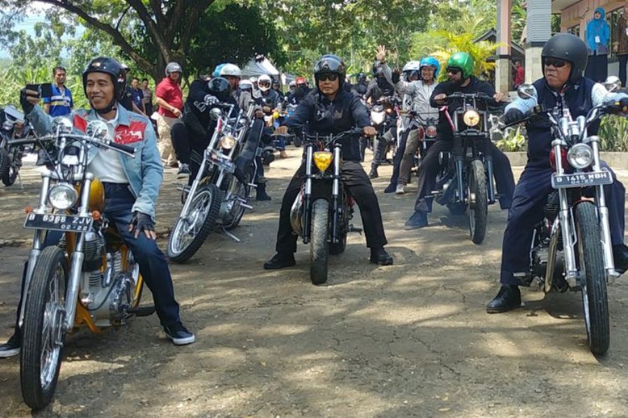 Presiden Jokowi Touring Pakai Motor Chopper di Sukabumi