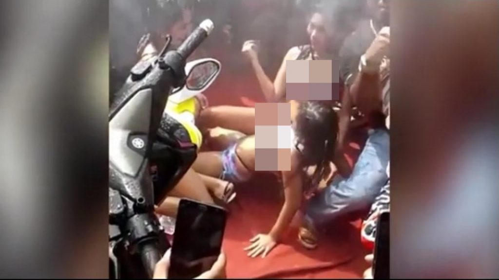 VIDEO Penari Erotis Pakai Bikini di Pantai Kartini Jepara Bikin Heboh Netizen