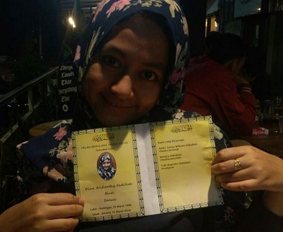 Wanita ini Unggah Kartu Ucapan Ulang Tahun dari Sahabatnya Netizen Justru Ketakutan