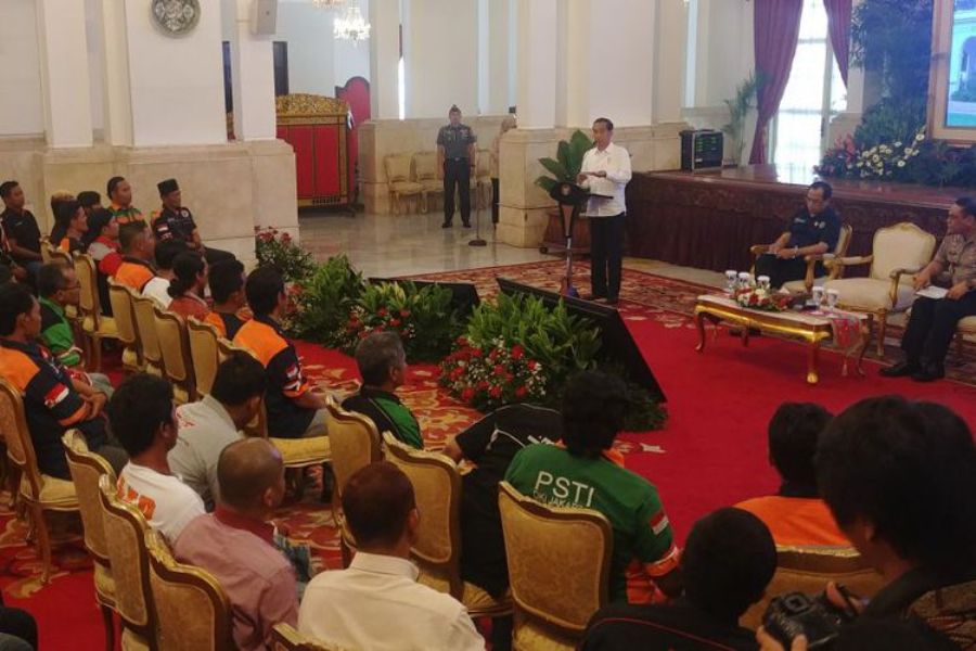 Berjalan Kaki Puluhan Hari Sopir Truk Ini Akhirnya Bertemu Jokowi