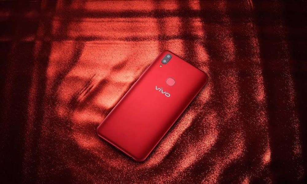 Artis Cantik Ini Jadikan Vivo V9 True Red Sebagai Inspirasi Street Fashion