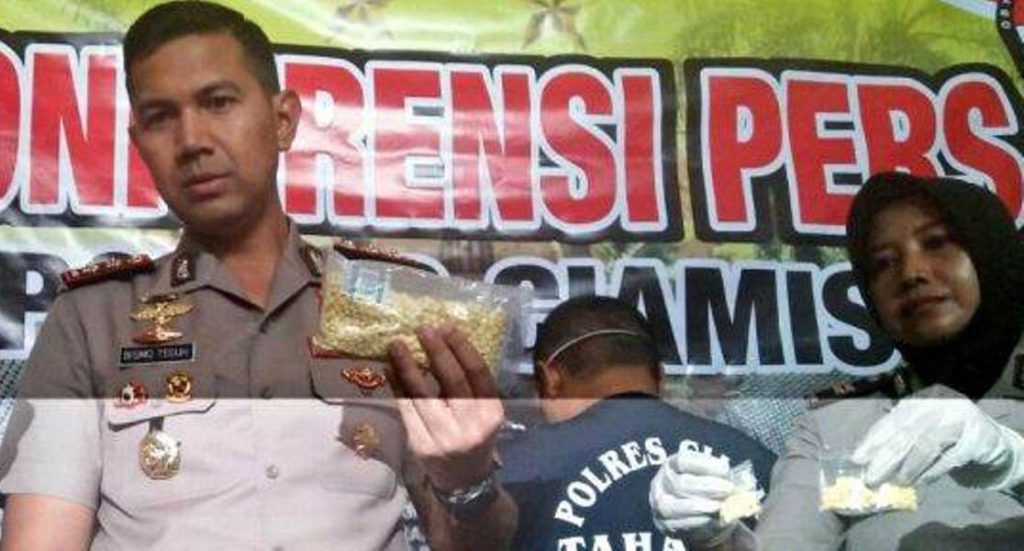 Polisi Bekuk Supir Bus Pengedar Pil Dekstro Di Terminal Ciamis