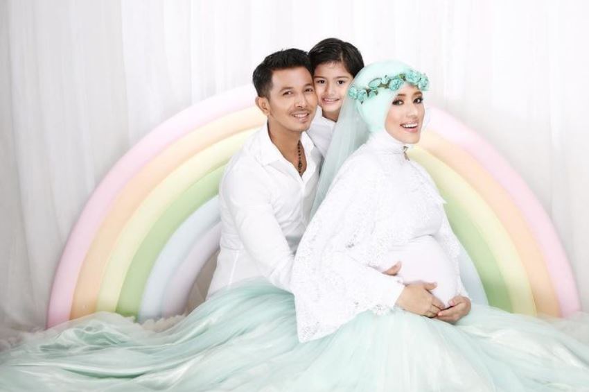 Selamat Fairuz A Rafiq Lahirkan Anak Kedua Berjenis Kelamin Perempuan