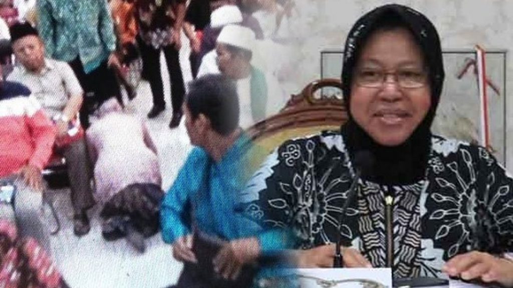 Walikota Surabaya Tri Rismaharini Sujud Dan Minta Maaf Di Depan Takmir Masjid