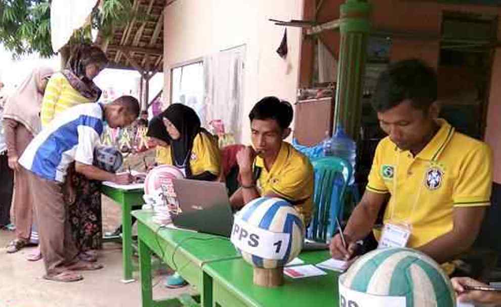 Meriahkan Pilkada Jabar Ini yang dilakukan Petugas TPS di Ciamis