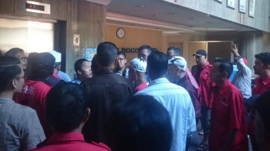 Ongkang Ongkang Kaki Dapat Rp112 Juta Radar Bogor Digeruduk Massa Pdip