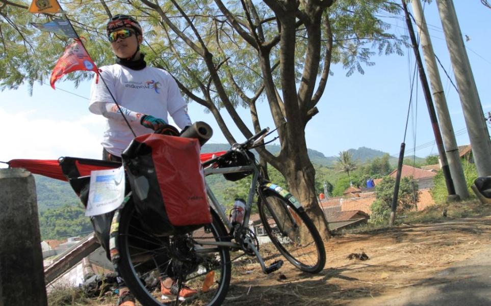 Tempuh Jarak 300 Km Pemuda Ini Pilih Mudik Lebaran ke Tasikmalaya Naik Sepeda