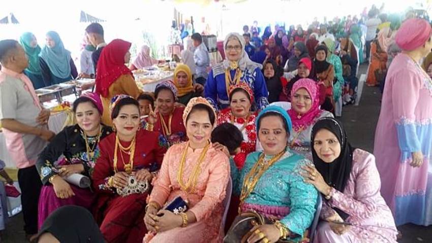 Bak Toko Mas Berjalan Foto Keluarga di Acara Pernikahan ini Viral Netizen Mendadak Ingin Jadi Begal
