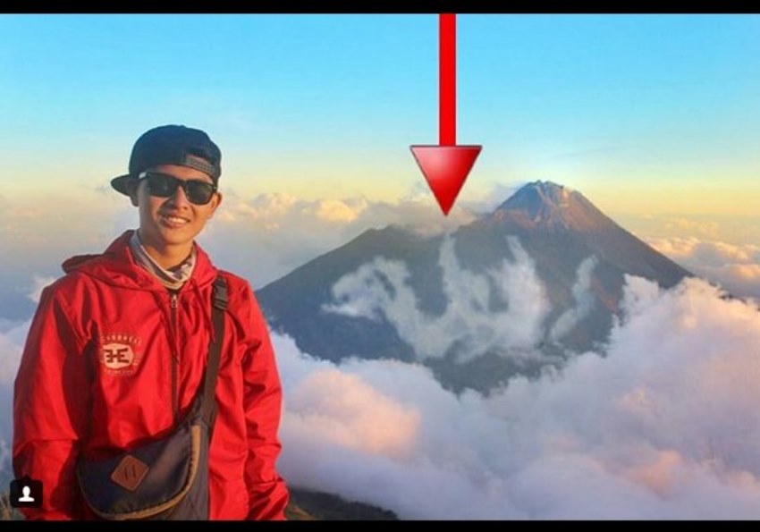 Foto di Puncak Gunung Merbabu dengan Background Mirip Lafaz Allah Unggahan Pendaki ini Viral