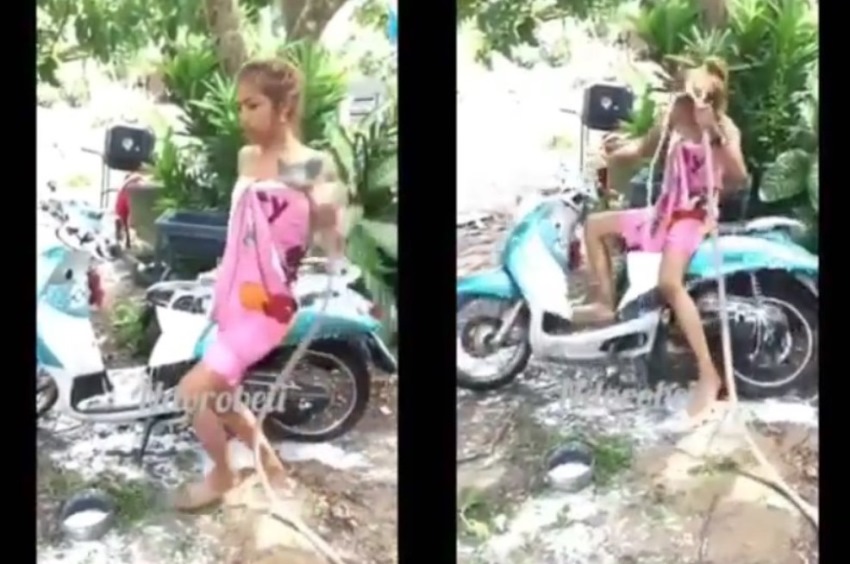 Gaya Gayaan Cuci Motor Cuma Pakai Handuk Sambil Joget Wanita Jadi Jadian ini Alami Hal Tak Terduga Terkusruk