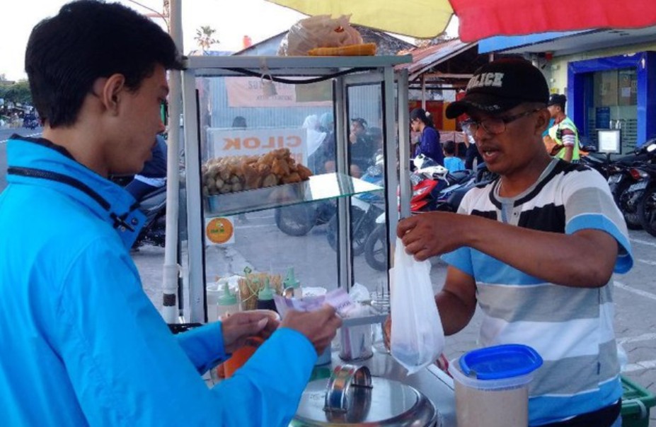 Jualan Cilok Jadi Sampingan Profesi Utama Pria Ini Tak Banyak yang Tahu Ternyata Dia...