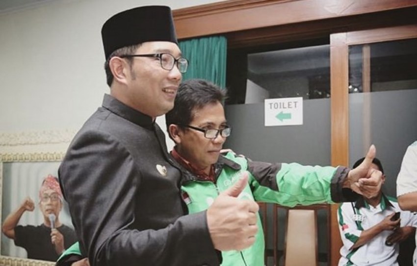 Sempat Dicari Cari Usai Pilkada Akhirnya Ridwan Kamil Bertemu dengan Driver Ojol Incarannya Dapat Hadiah Ini