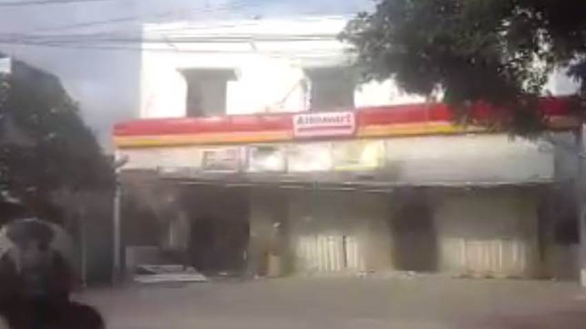 Beredar Video Detik Detik Bangunan Minimarket Roboh Akibat Gempa 62 SR di Lombok
