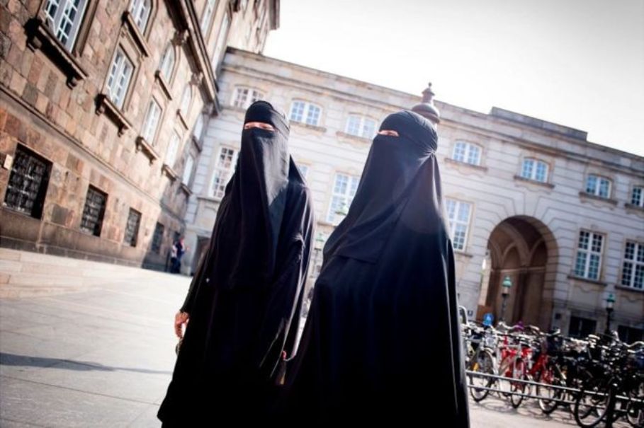Denmark Resmi Berlakukan Larangan Cadar di Tempat Umum Wanita Ini Didenda Rp23 Juta
