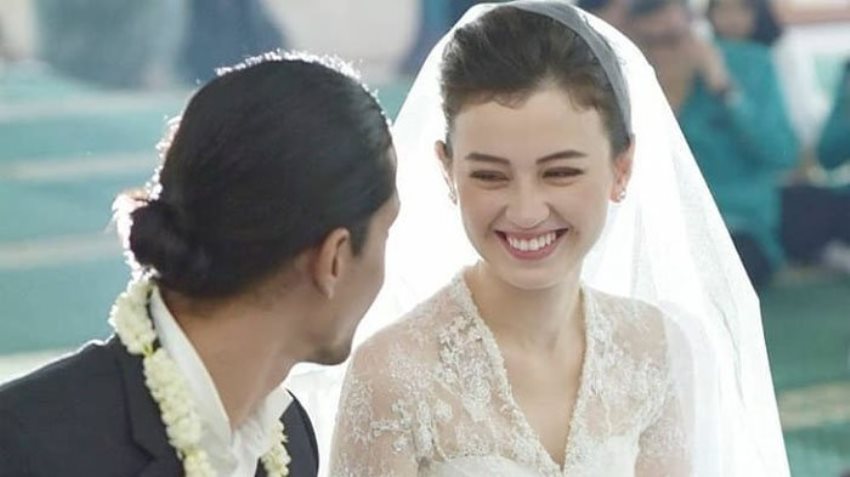 Digelar Secara Tertutup Kimberly Ryder Resmi Dipersunting Edward Akbar